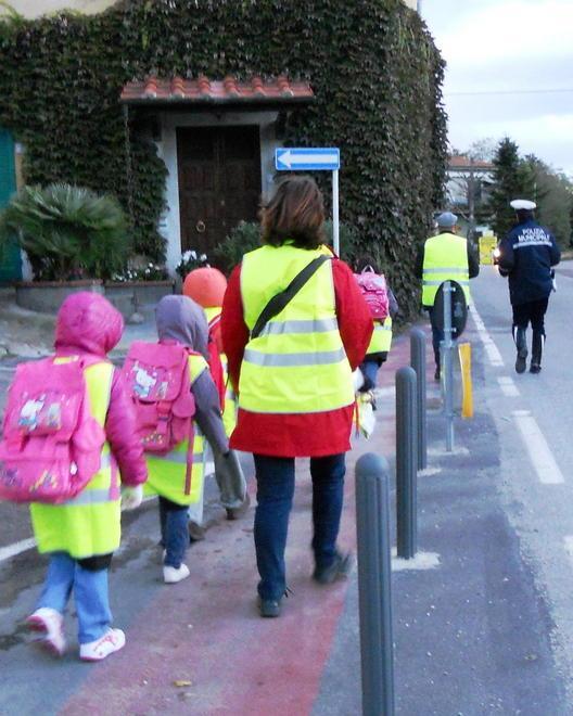 A scuola a piedi tutti insieme si parte da Torre del Lago