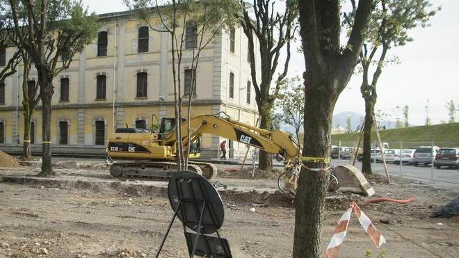 I bus e le mura medievali bloccano i lavori Piuss