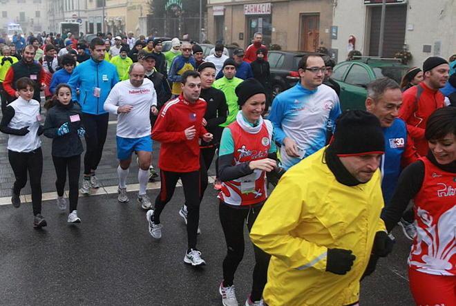Podismo, in 400 al Giro delle mura sotto i ponti di Prato
