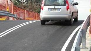 Quel ponte somiglia alle montagne russe