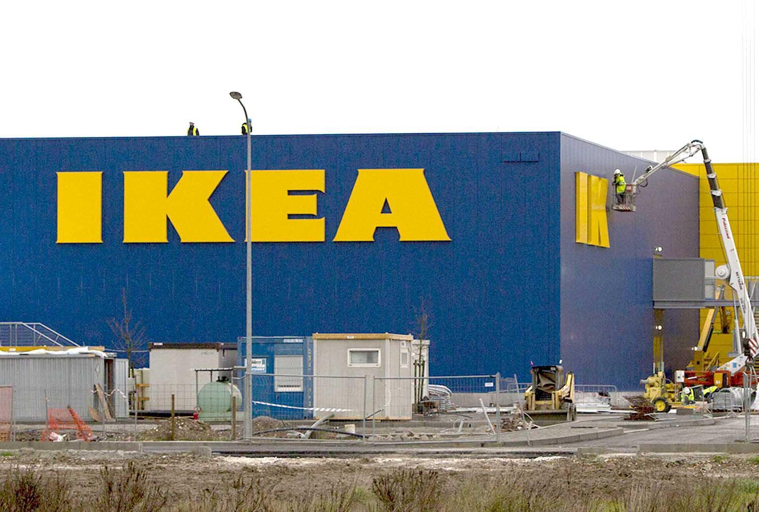 LA FOTO / Ikea a Pisa, montata l’insegna 