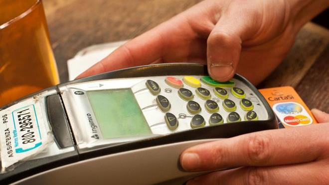 «Un errore l’obbligo di accettare le carte»