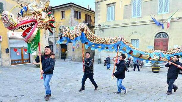 Torna a sfilare il dragone per l’anno del Cavallo