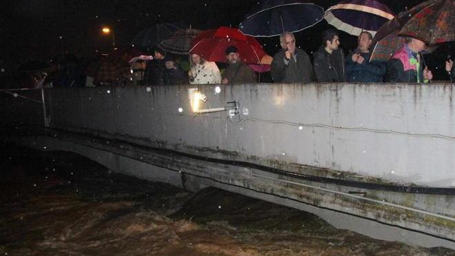 Maltempo, strade chiuse per allagamenti, acquedotto disagi in alcune frazioni. Castelnuovo sott'acqua