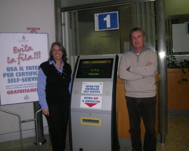 Attivo in Comune il primo totem per certificati anagrafici self service 