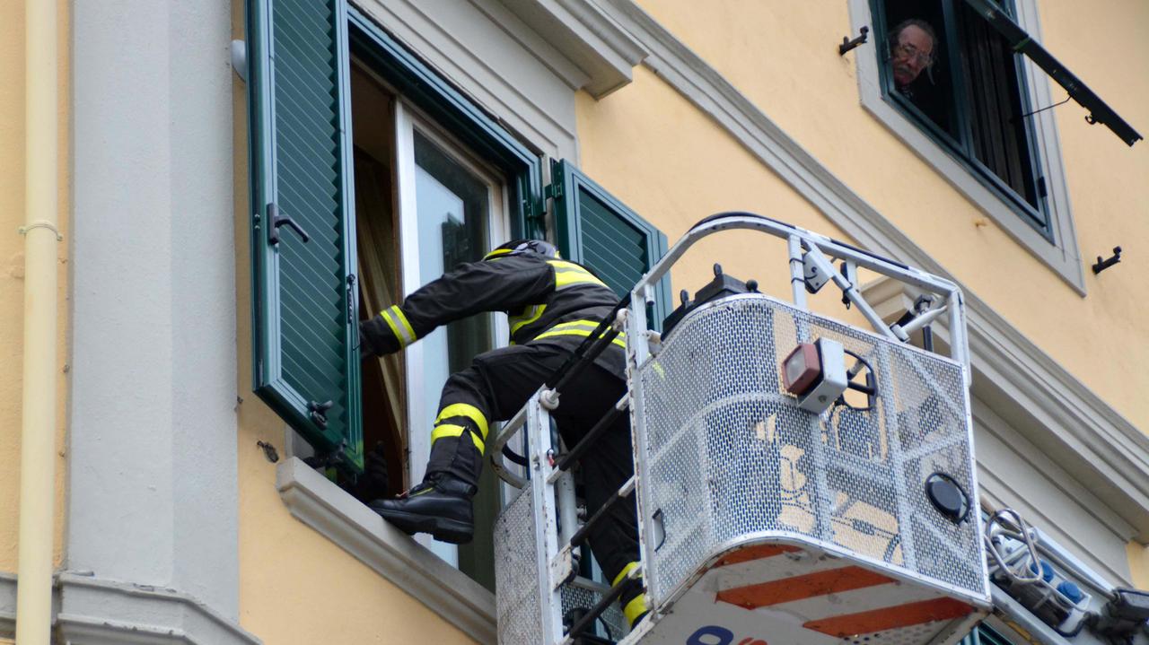 Prigioniera in casa per una notte dopo essere caduta