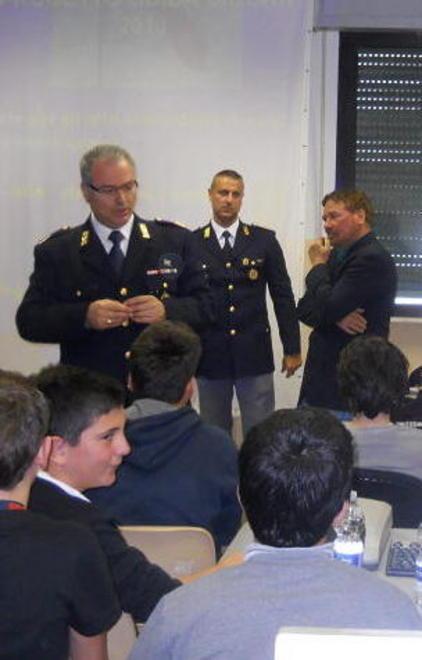 Studenti a lezione di guida sicura 