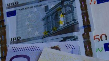 Rapina in banca con un temperino porta via 10mila euro