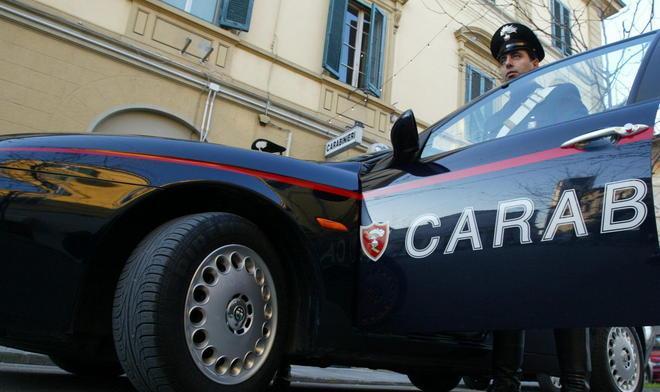 Tenta di mangiare coca: arrestato 