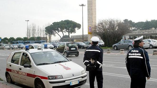 Ecco i premi agli agenti della polizia municipale