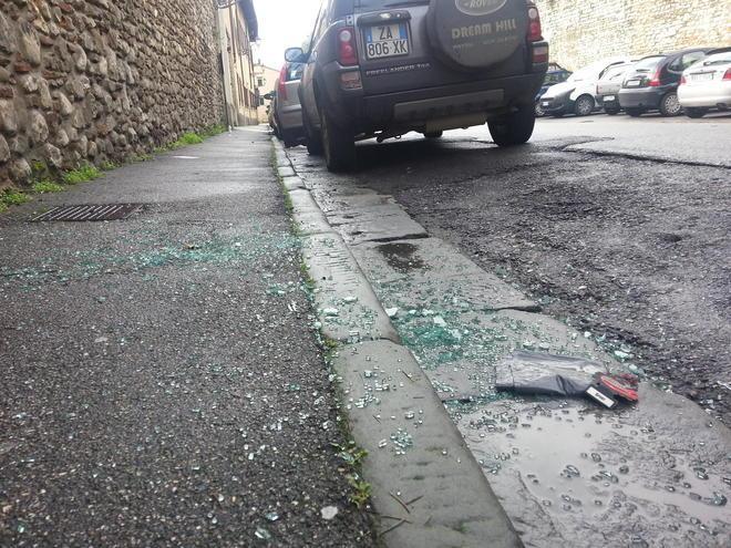 Di nuovo in azione i vandali in via Di Gherardo 