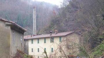 La famiglia evacuata alla Lima «Il monte ci è entrato in casa»