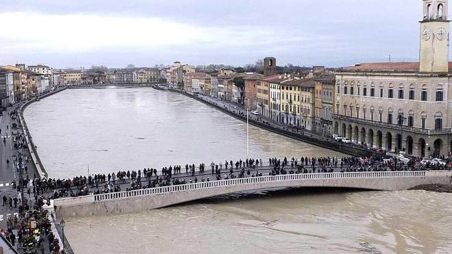 Quel gigante d’acqua che tiene la città in tensione per 9 ore