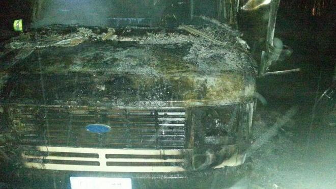 Camper in sosta distrutto dalle fiamme