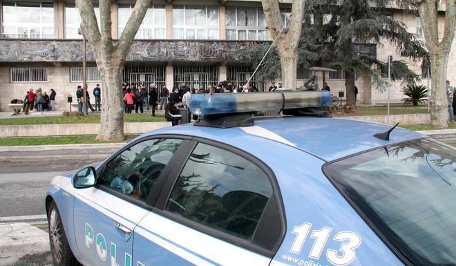 Case popolari, inquilini minacciati dagli occupanti 