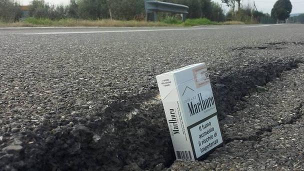 «Troppe buche sulla strada»