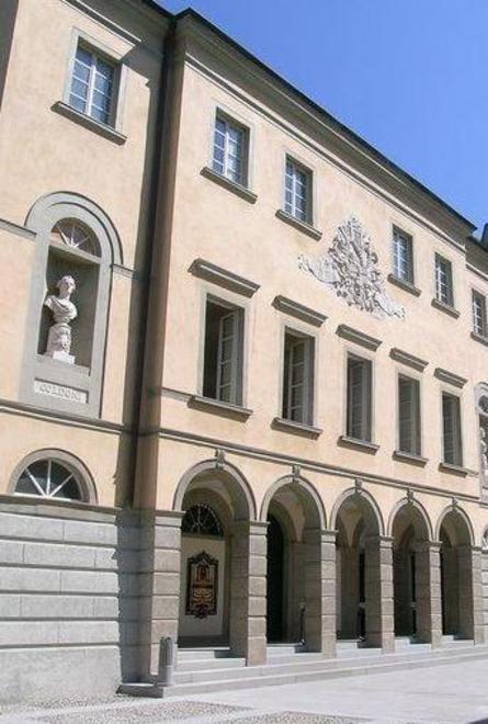 Serata all’insegna del buonumore al teatro Alfieri
