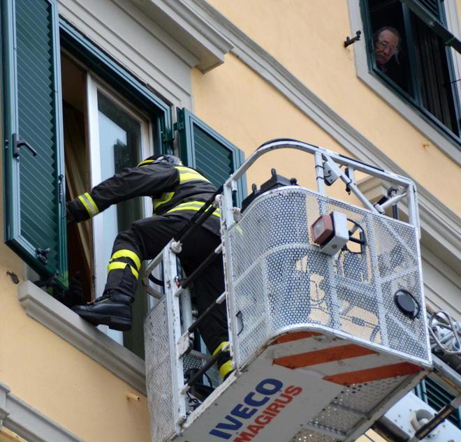 Prigioniera per una notte dopo la caduta in casa 
