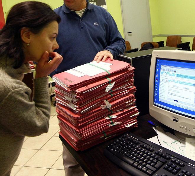 Niente regali e pochissimo web: i divieti per i lavoratori comunali 