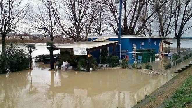 Pomeriggio di terrore a Roffia e Ontraino: in 300 costretti a lasciare la casa