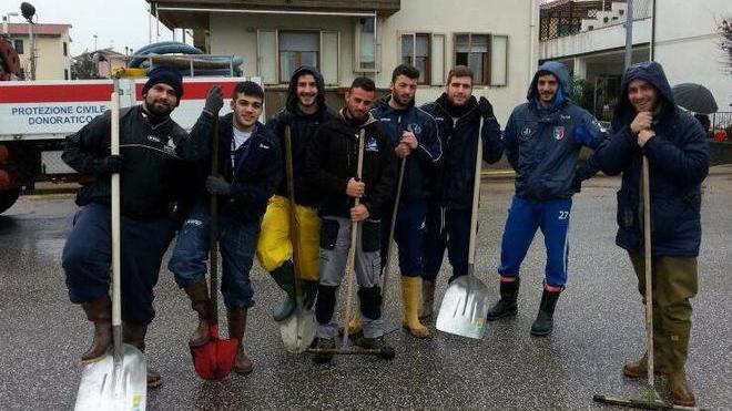 Dalla palla ovale alle vanghe e alle ramazze