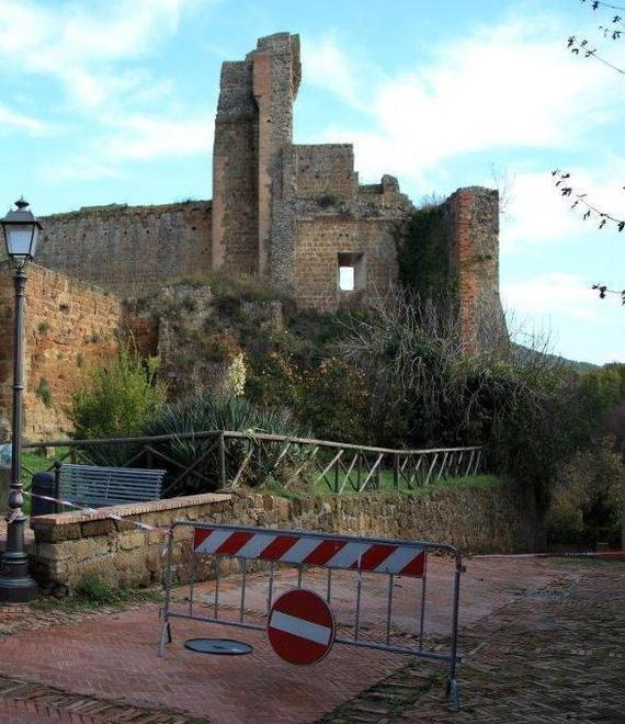 Via ai lavori per la Rocca Aldobrandesca