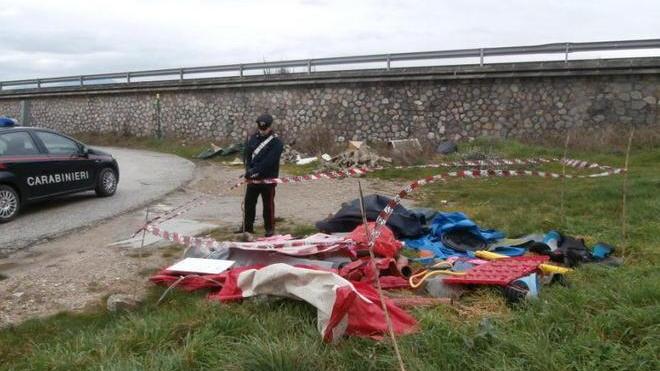 Carcasse di auto e materassi trovate dodici discariche abusive