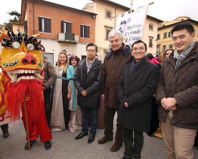 Capodanno sfortunato con pioggia e poca gente 