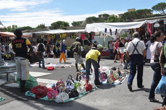 Sequestrate casse di verdura, multata parrucchiera aperta di domenica 