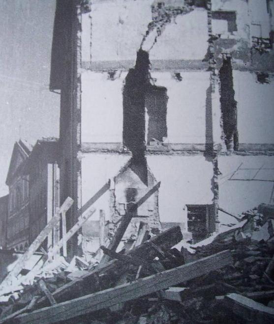 Sembravano tanti volantini e invece erano le bombe 