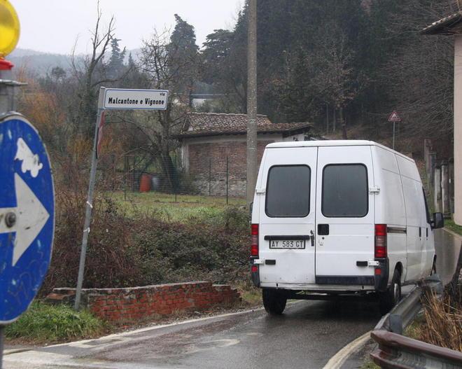 Prato, rischio smottamento, chiusa la strada che porta da Figline a Cerreto 