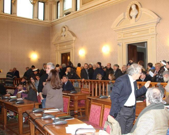 Consiglio comunale sospeso, aperta un’indagine 