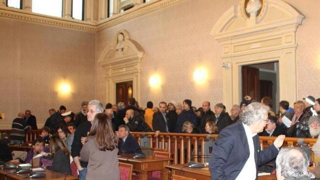 Consiglio comunale sospeso, aperta un’indagine