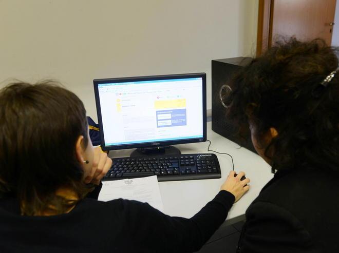Scuola: via alle iscrizioni online, ma il sito va subito in tilt 