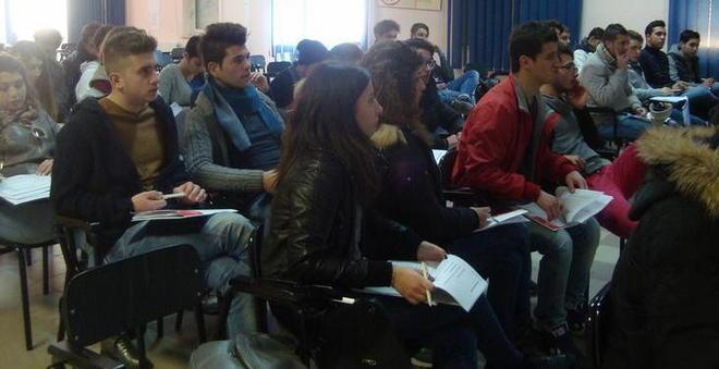 A lezione di finanza in 500 sui banchi 