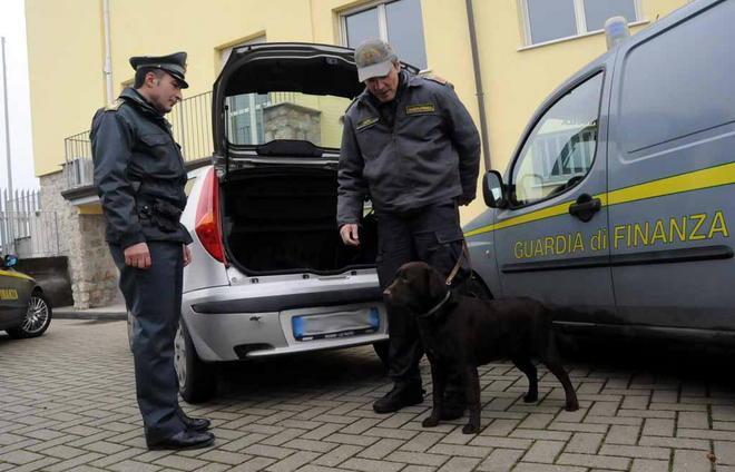 Guida senza patente, denunciato 