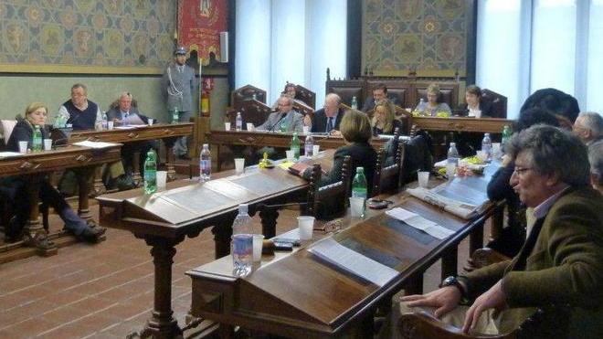 Metà banchi vuoti, salta il consiglio