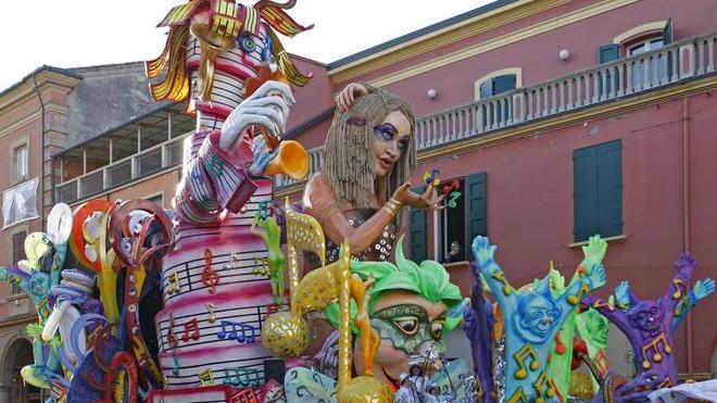 Carnevale: a Cento salta la sfilata dei carri