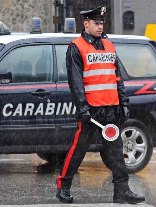 Minaccia un cacciatore col fucile 