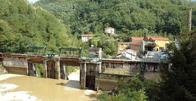 Chiama il 112: «Faccio saltare la cartiera» 