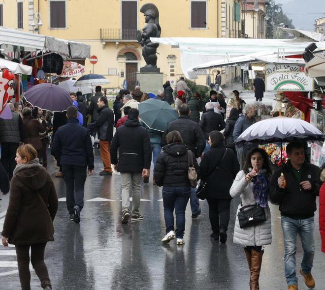 La ricetta di Mori: antiquariato e spettacoli nel centro storico
