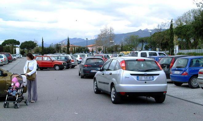 Parcheggi a pagamento: Del Dotto contro tutti