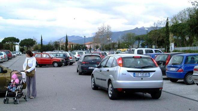 Parcheggi a pagamento: Del Dotto contro tutti