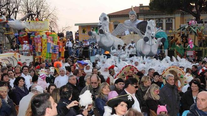 Arriva il carnevale costerà un po’ di più ed è ancora polemica