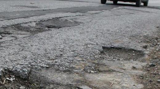 Buche nelle strade? Gaia deve pagare i danni al Comune