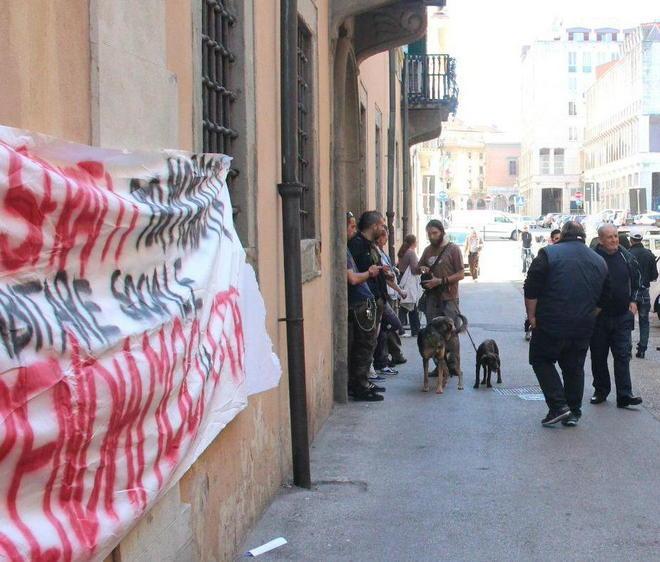 «Siamo stati illusi dal Comune» Le accuse degli occupanti 