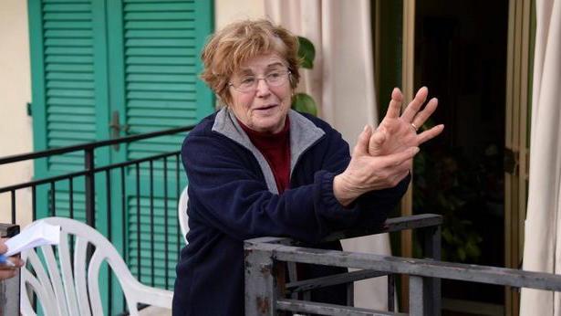 «Si disperava: “Mi hanno portato via tutto, soldi e oro, erano due”»