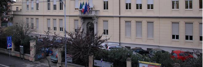 Scuola, acqua contaminata nel distributore: studente in ospedale