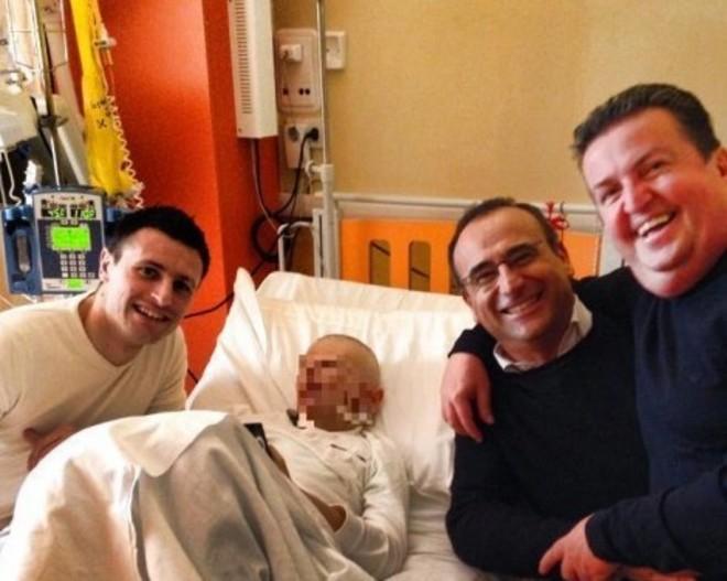 Carlo Conti,  Gianfranco Monti e Manuel  Pasqual, Davide Cassani in visita al piccolo Niccolò 