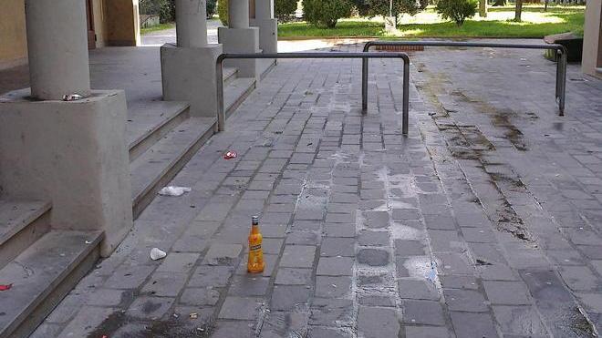 A Fucecchio i vandali sfrecciano con le auto nel parco